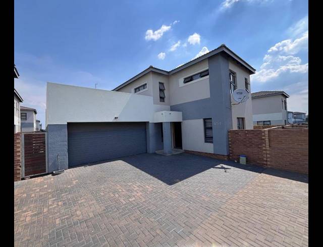 3 BEDROOM HOUSE FOR SALE IN THATCHFIELD